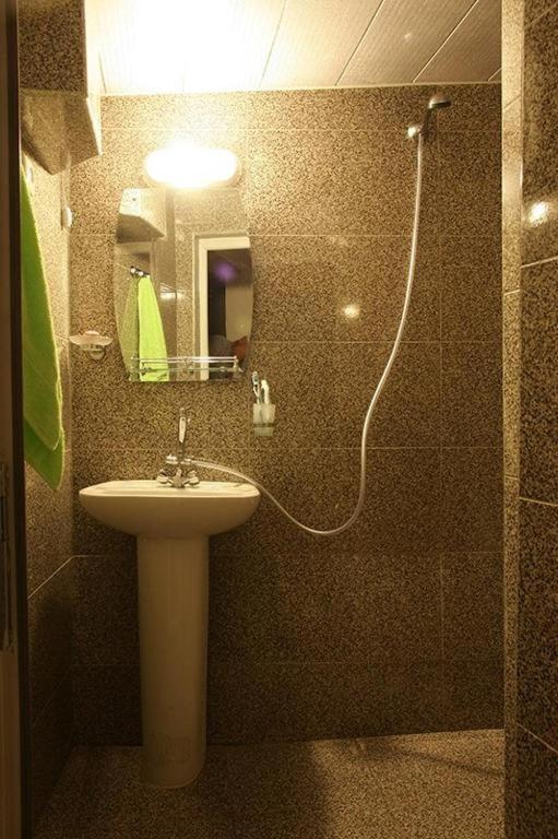 קוטאיסי Sun Guest House מראה חיצוני תמונה
